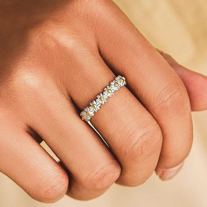 Justerbar Sølv Daisy Ring – Håndlavet Emalje