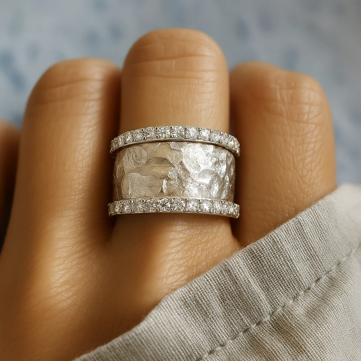 Vintage hopea zirkonia ring